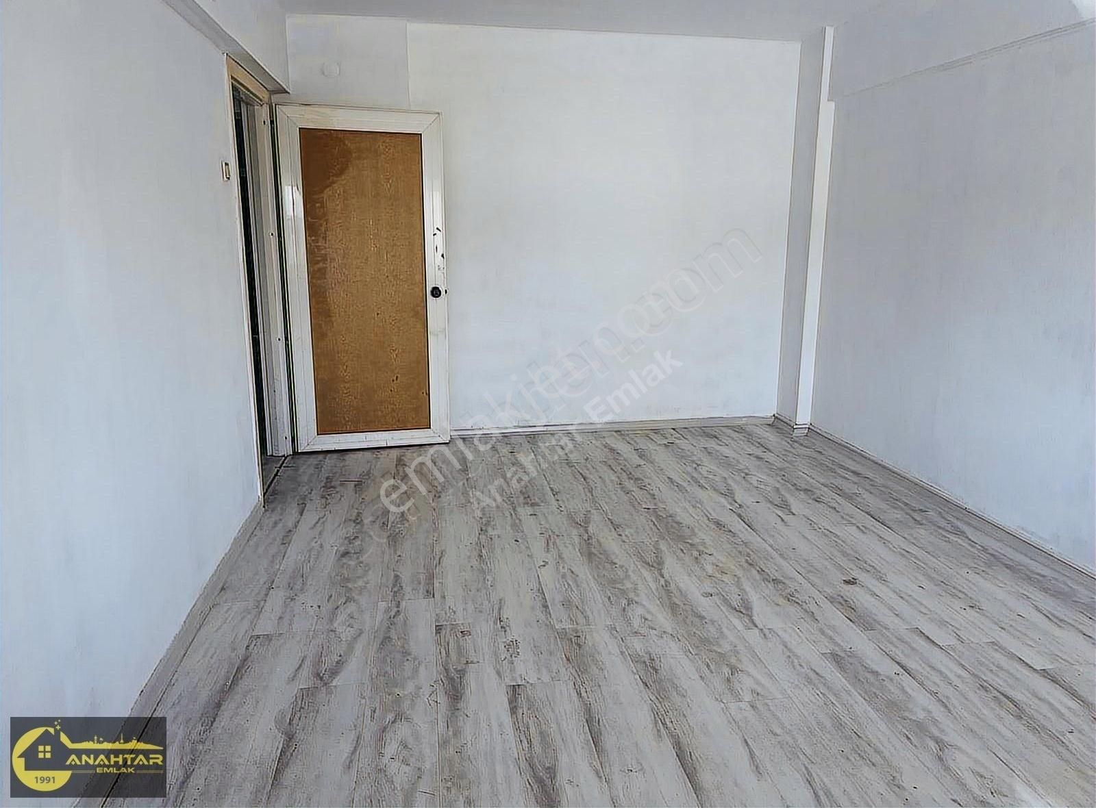 Alsancak Kıbrıs Şehitleri Caddesinde 60 M2 Ofis