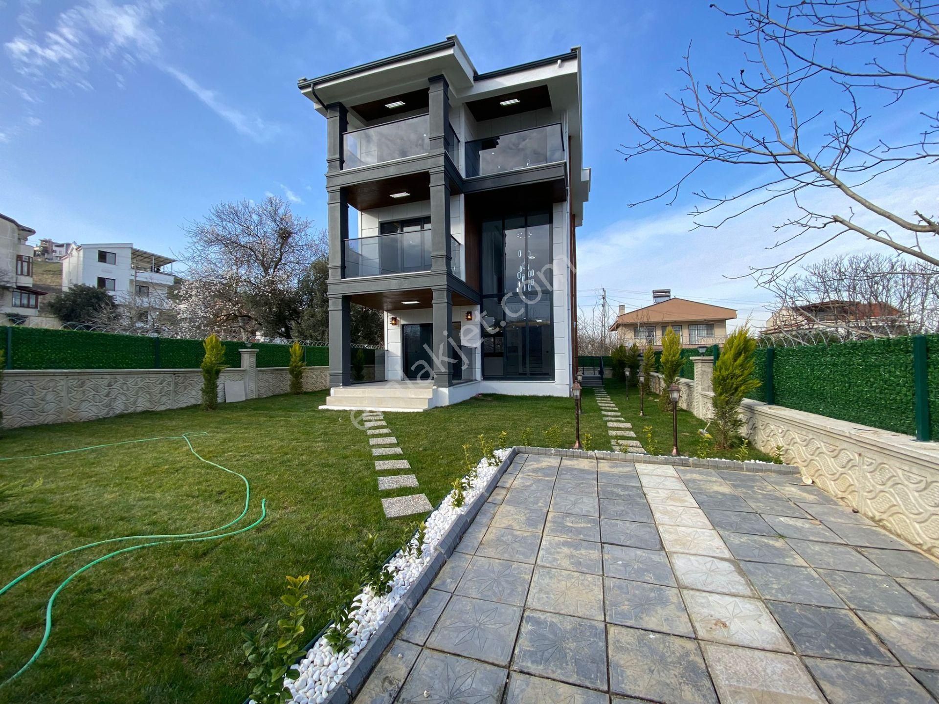 Molla Team'den Satılık 5+1 Lüks Villa 320m²arsa Üzerinde 3 Katlı
