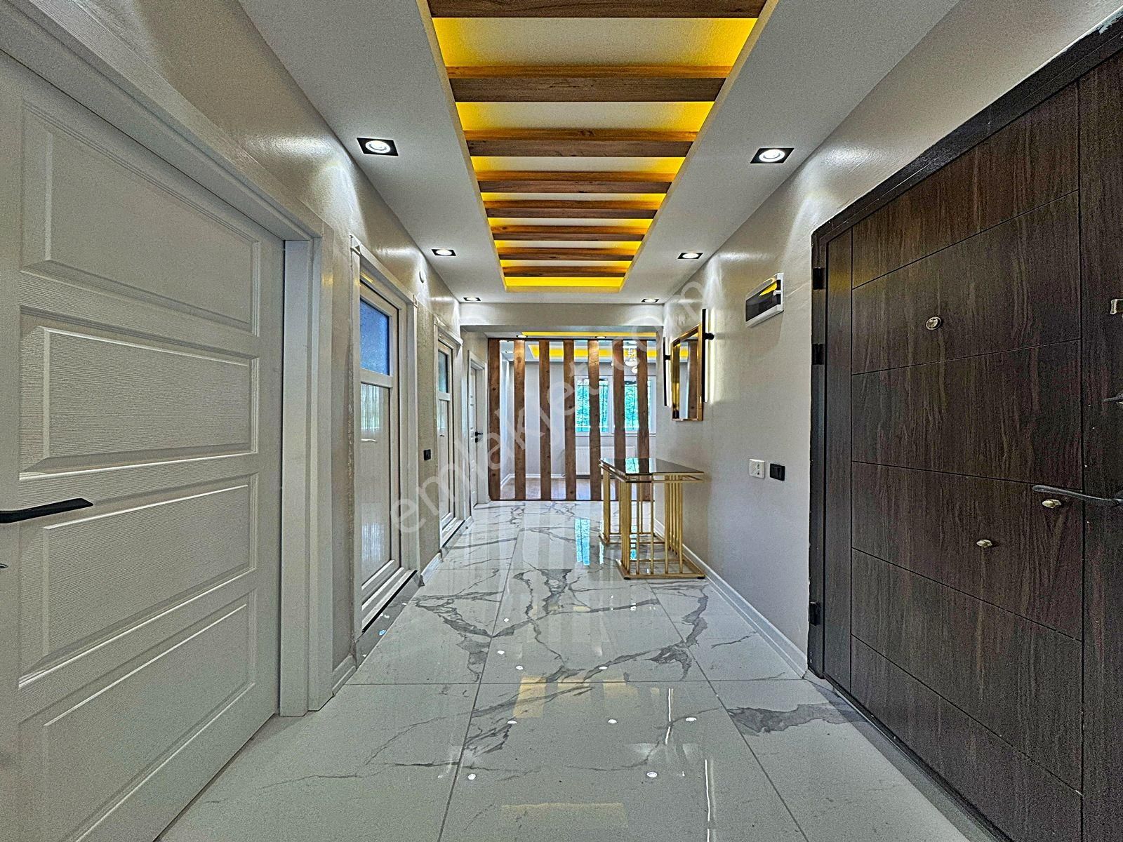 Cadde34 Yapı'dan Devasa Metrekarede Bahçeli 145 M2 3+1 Giriş Seviyesinde Satılık Bahçe Katı!!