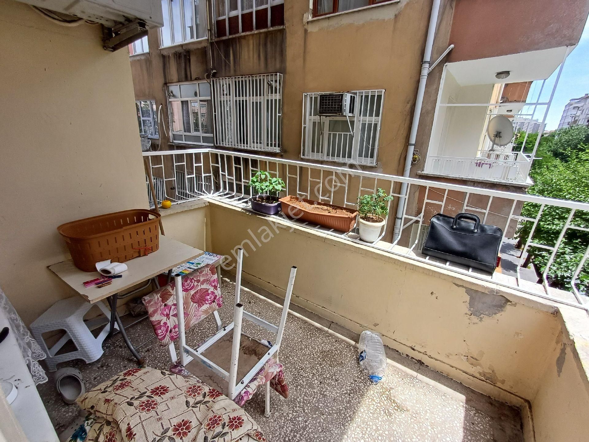 Satılık 3+1 Daire Ofis Rızvanağa Cad Özemek Sitesi A Blok Ön Cephe ( Üç Cepheli )