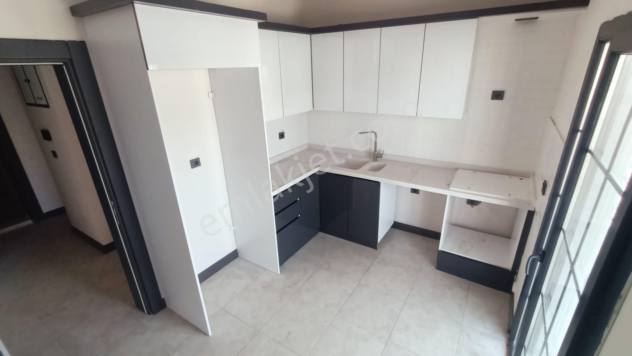 Sancaklı Bozköy Mahallesi 2+1 90 M2 3 Katlının 3 Katı Kapalı Mutfak