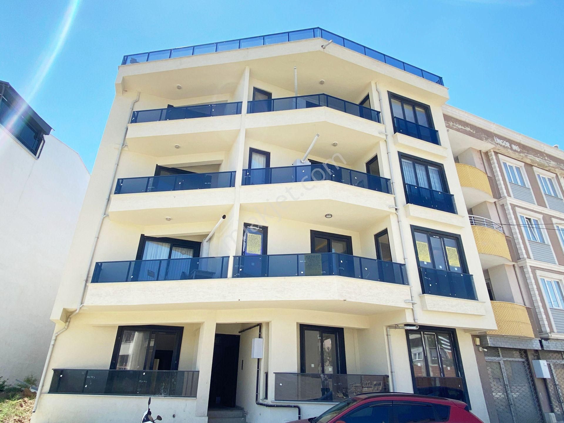 Zirve'den Kadıköy'de Muhteşem Fırsat Ayrı Mutfak Ön Cephe Ara Kat Sıfır 2+1 Daire