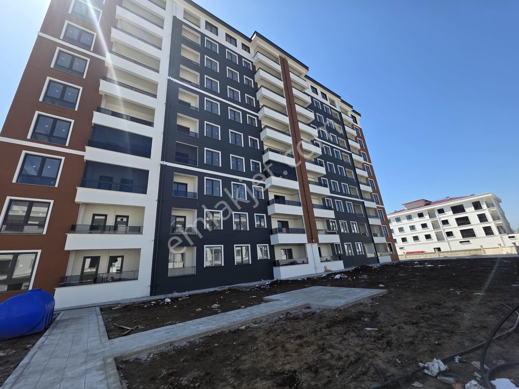 Cumhuriyet Mah. Ayzek Otel Arkası Havuzlu Sıfır 3+1 Site Dairesi