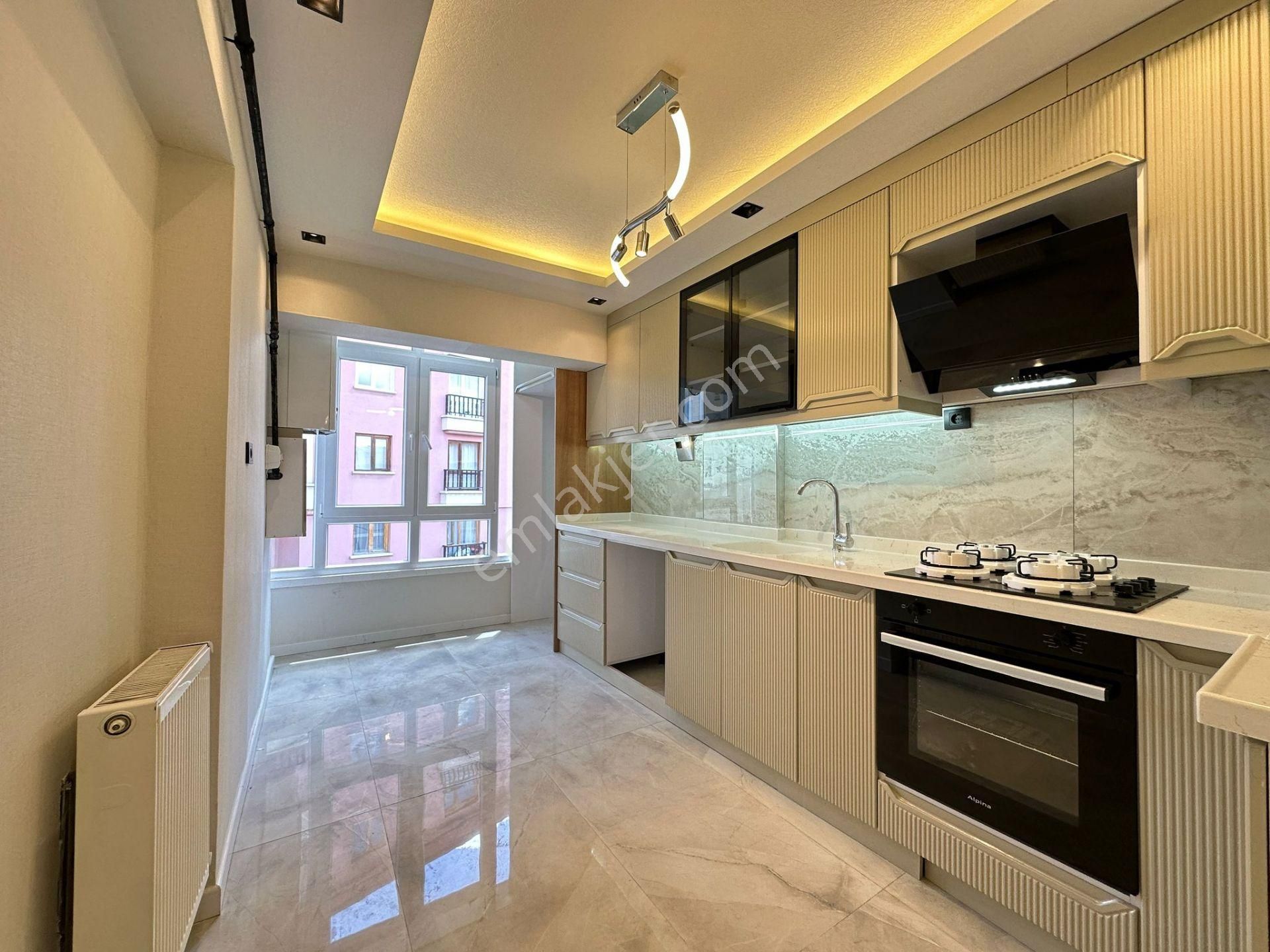 Esertepe'de Çambaşı Caddesi Üzeri Katta Full Yapılı 3+1 Daire !!!