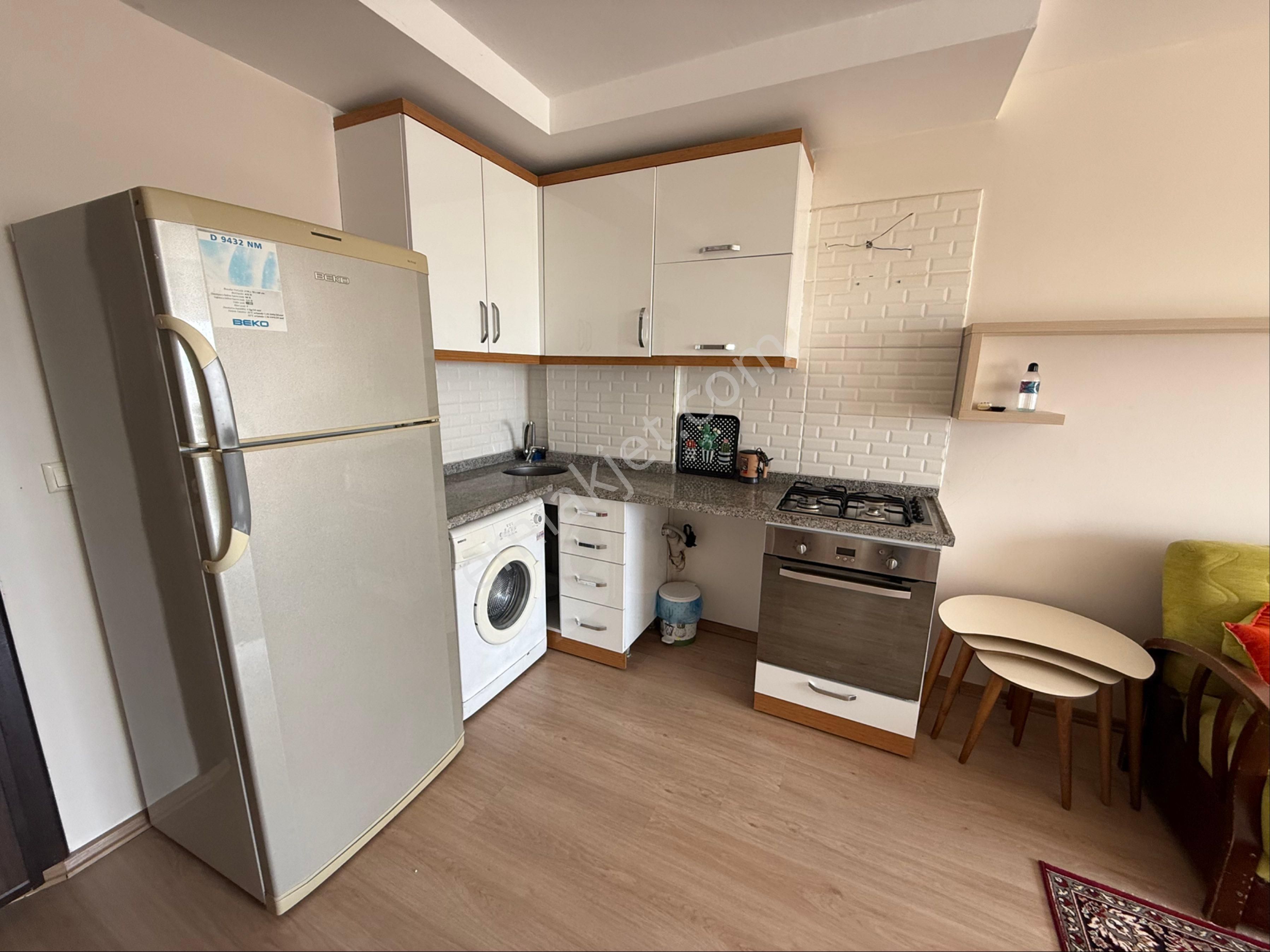 Gültepe'de 1+1 Eşyalı Az Katlı Btü Karşısı Geniş Teraslı Kiralık