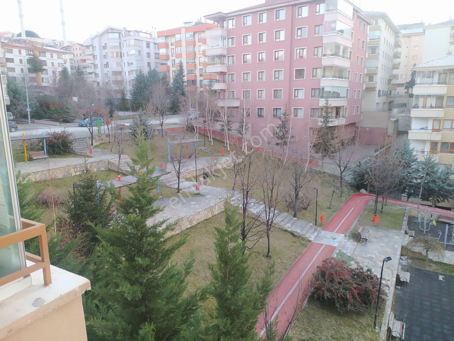 Taner'den Öveçler'de Park Manzaralı 4+1 Asansörlü Çift Banyo