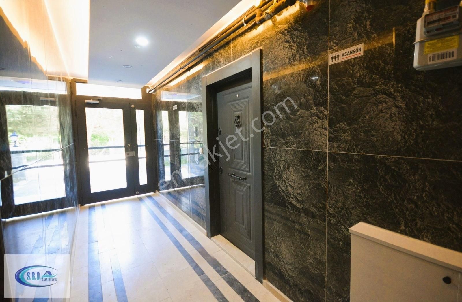 Sıfır Site Ayarında Kapalı Otoparklı 3+1 İskanlı Kombili Satılık