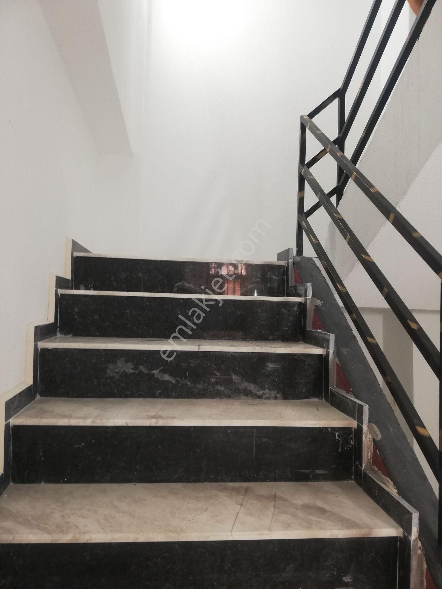 Kemer Köprü Mahallesinde Caddede Komple Bina - Görsel 4