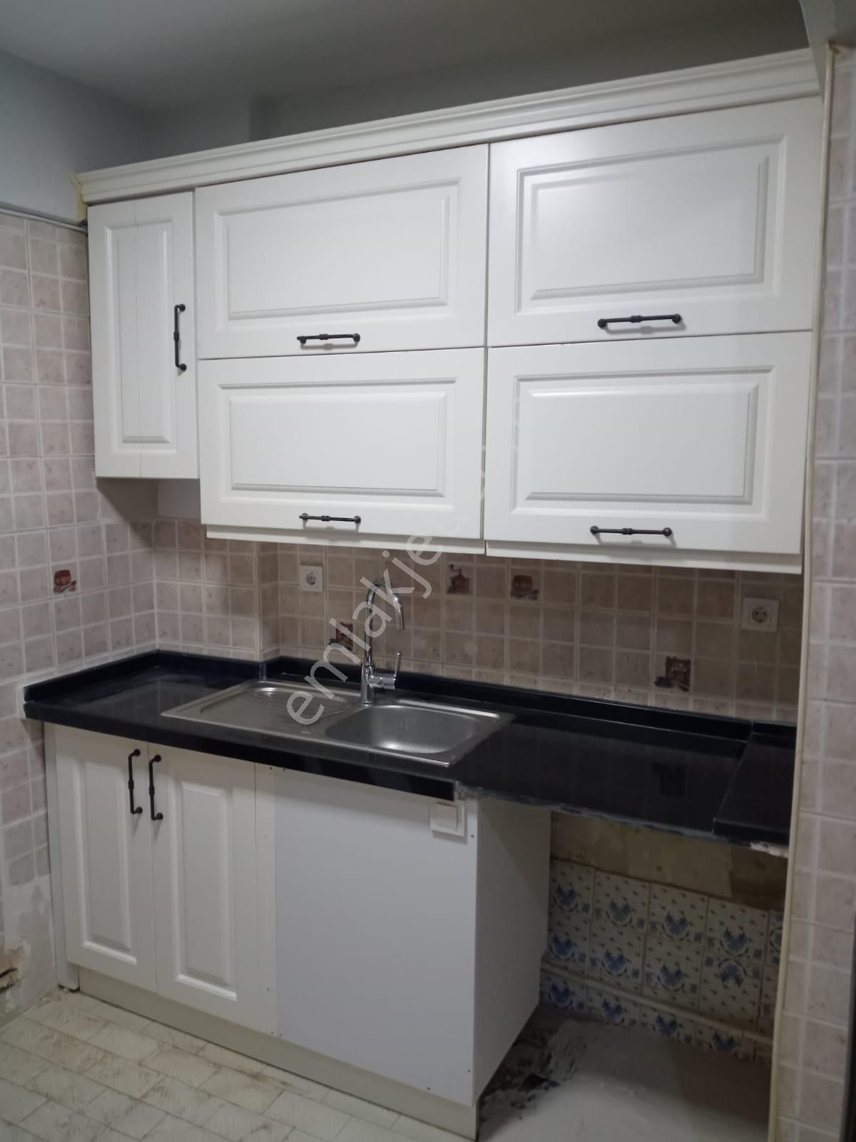 Maltepe Sahil Bölgesinde İçi Lüks Yapılı Marmaraya 3 Dk 3+1