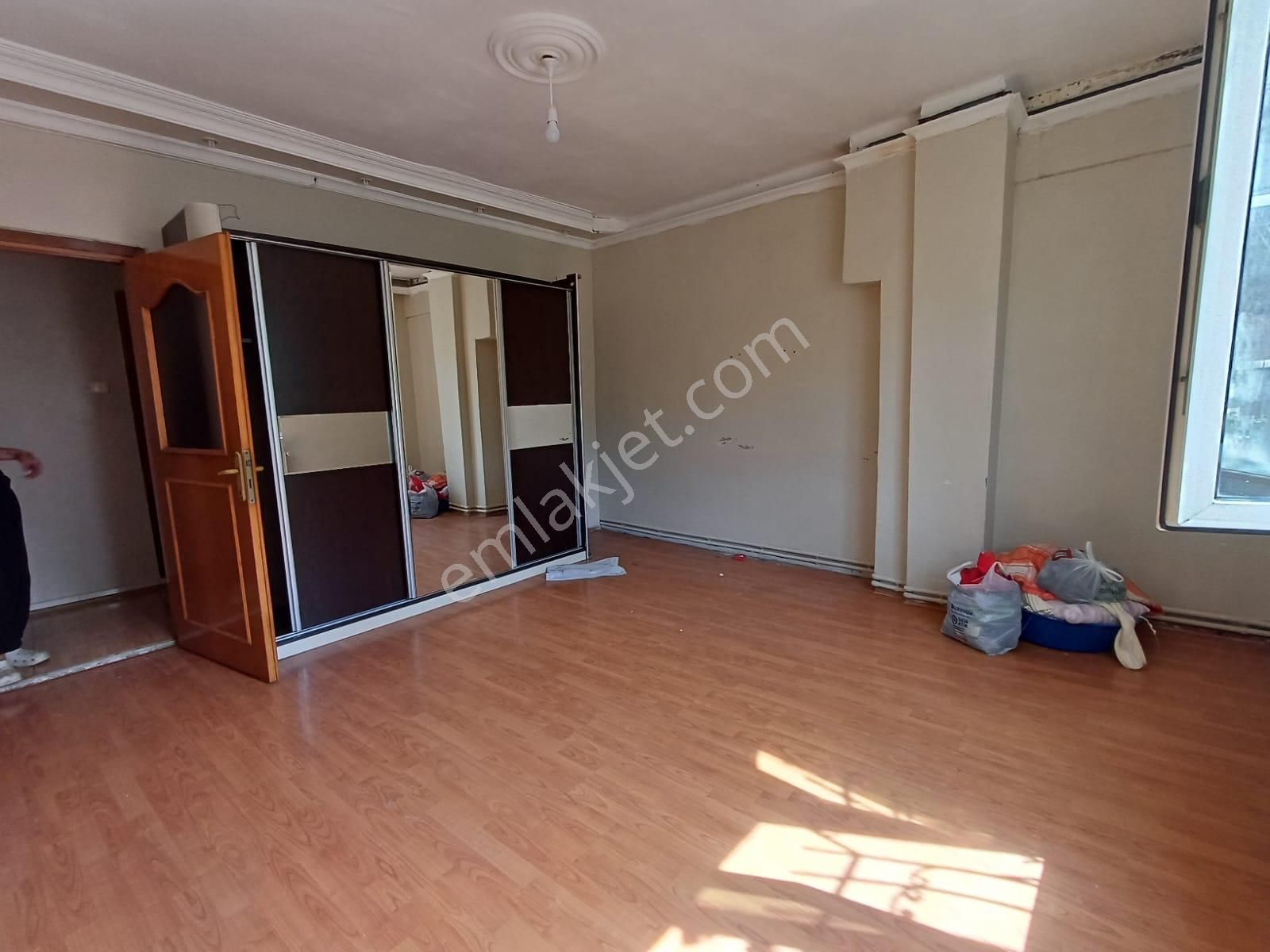 Mertcan Dan Yakacık Meydana Yürüme Balkonlu 2+1 Kiralık