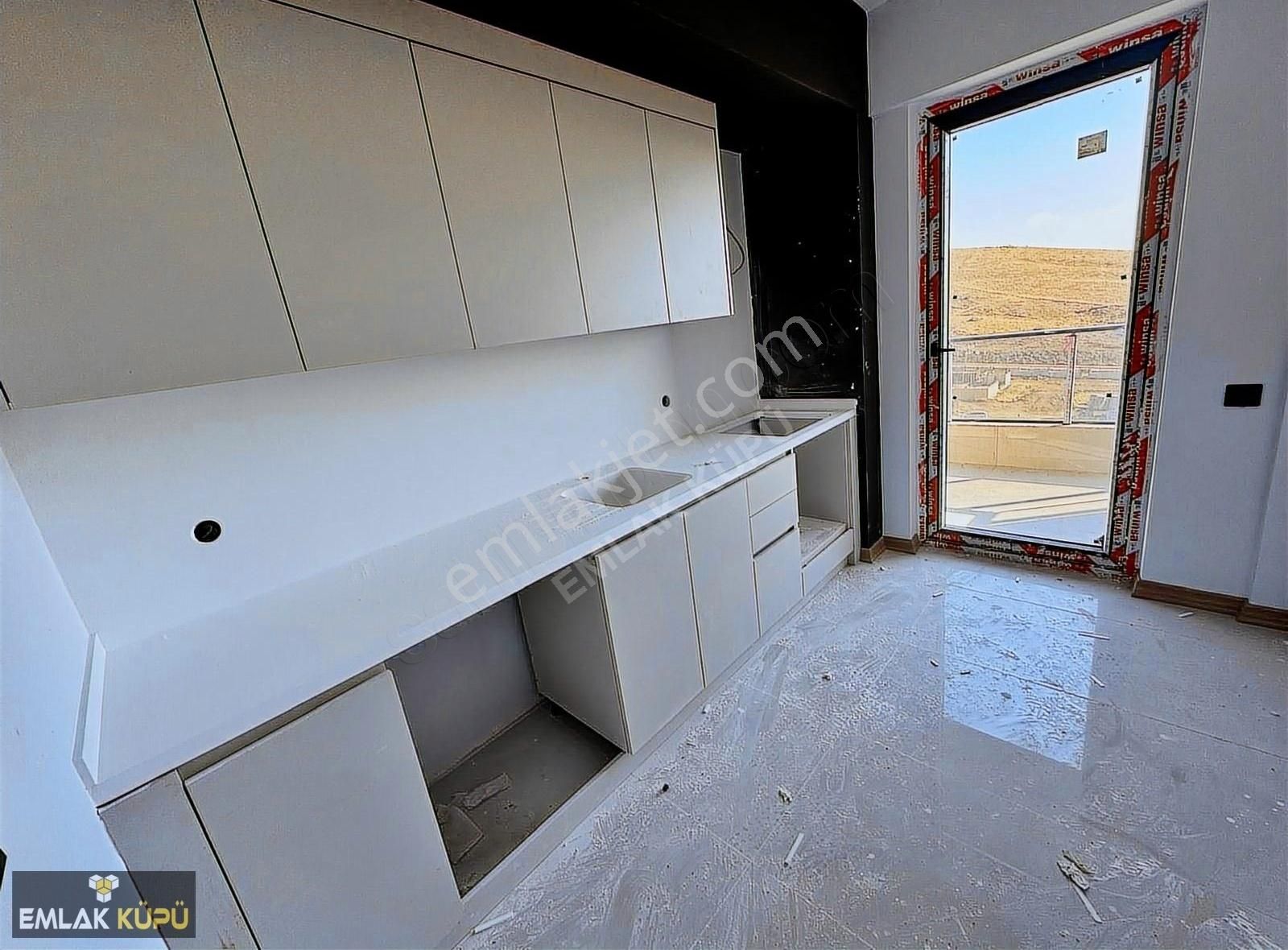 Oturuma Hazır Ara Katta Bağımsız Mutfaklı 2+1 Satılık Daire