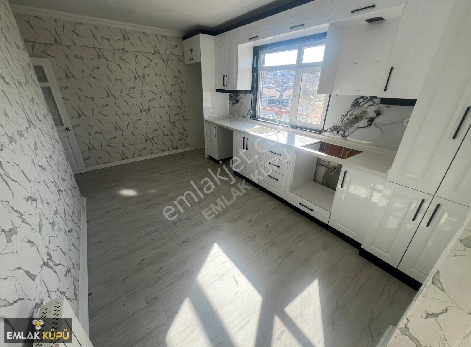 İstasyon Mh'de Tek Tapu Çift Daire 6+2 Yapılı Satılık Daire