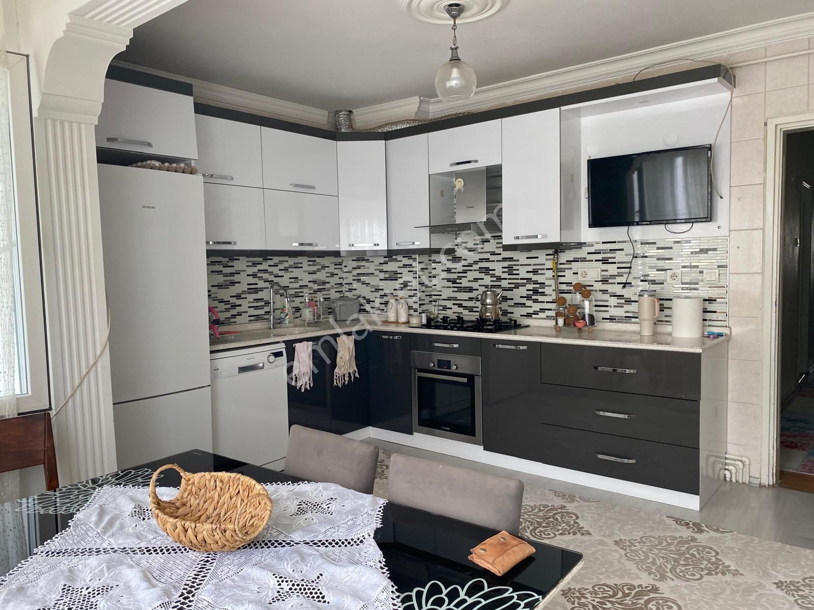 Kemalpaşa Soğukpınar Mahallesinde Satılık 3+1 145 M2 Daire