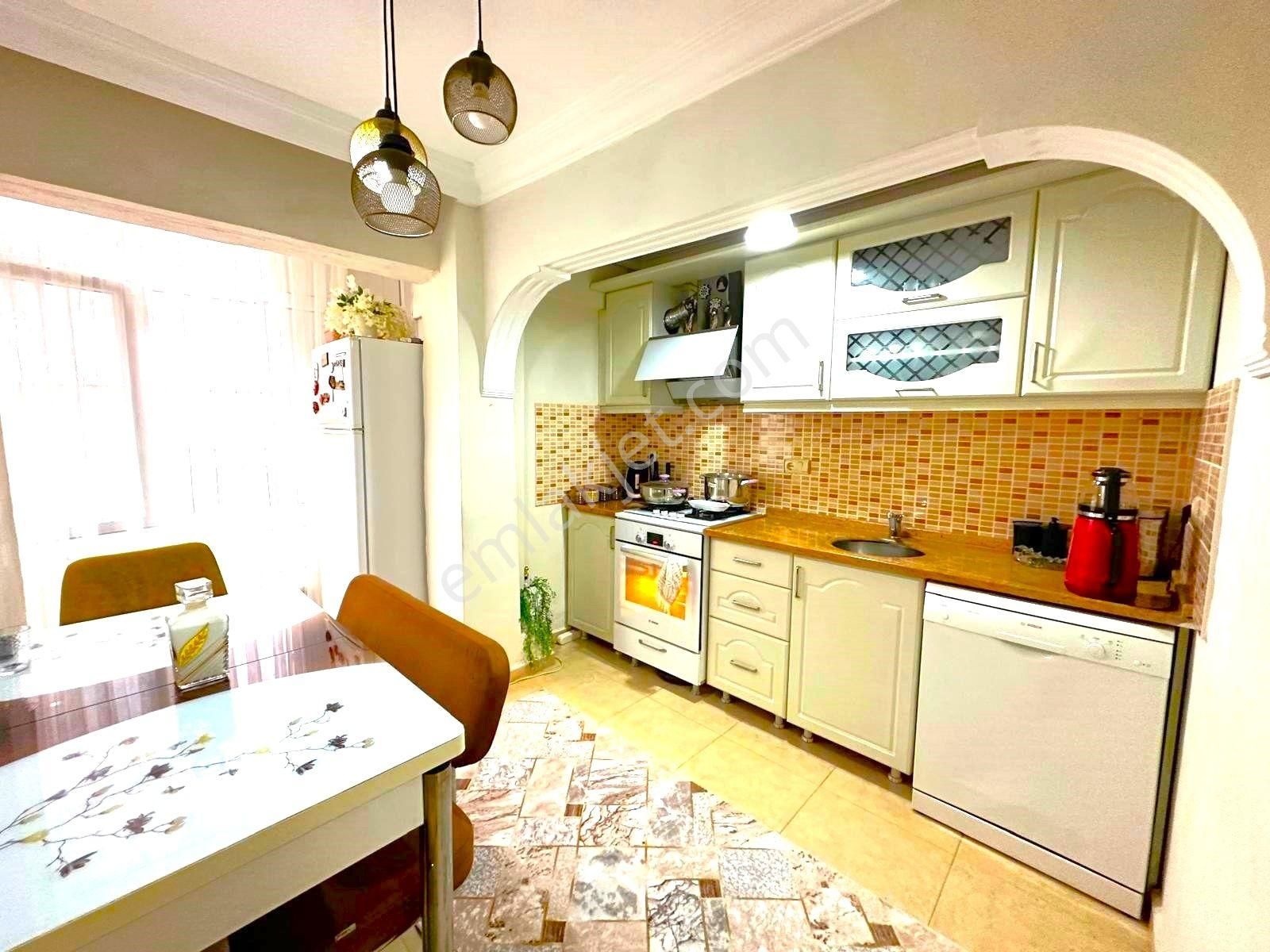 Yüksel'den Akçay'da Denize 300mt Ayrı Mutfak Çift Cephe 2+1daire