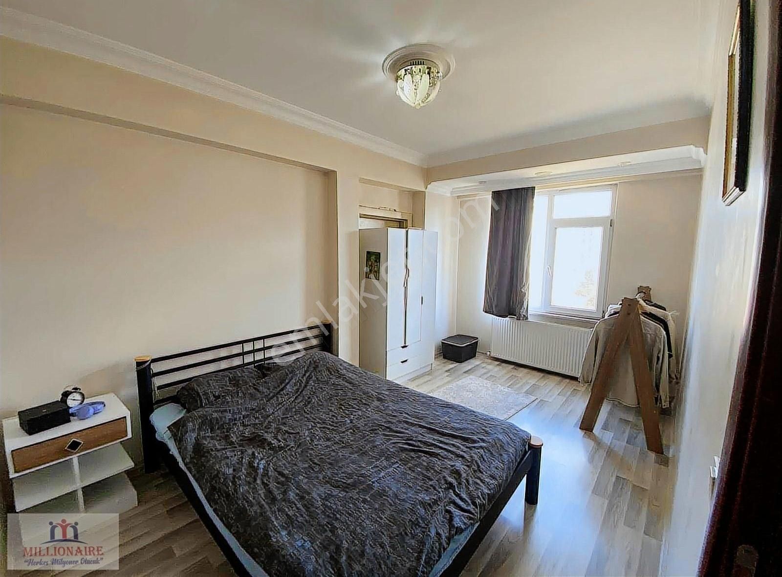 Ümraniye'de Site İçinde 3+1 Arakat Satılık (araç Takas )