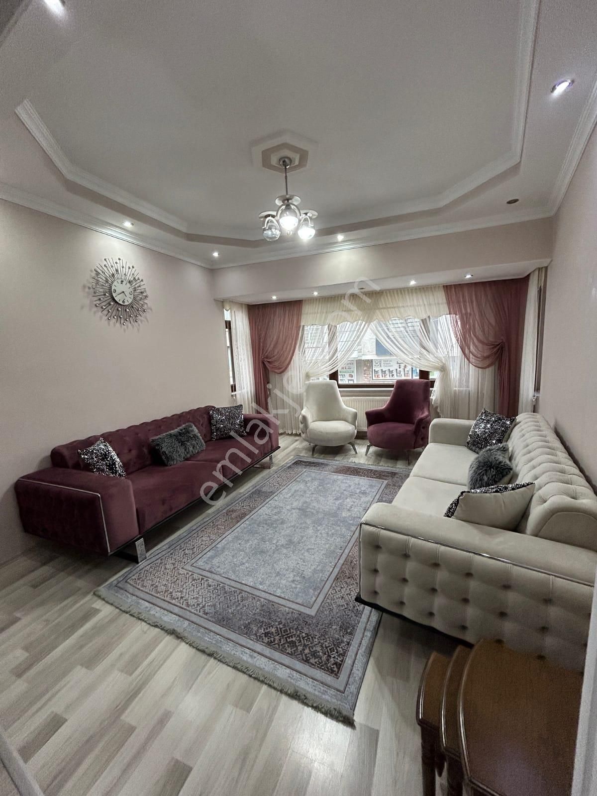 Cadde Üzeri, Eşyalı, Kiracılı, Satılık 2+1 Fırsat Daire