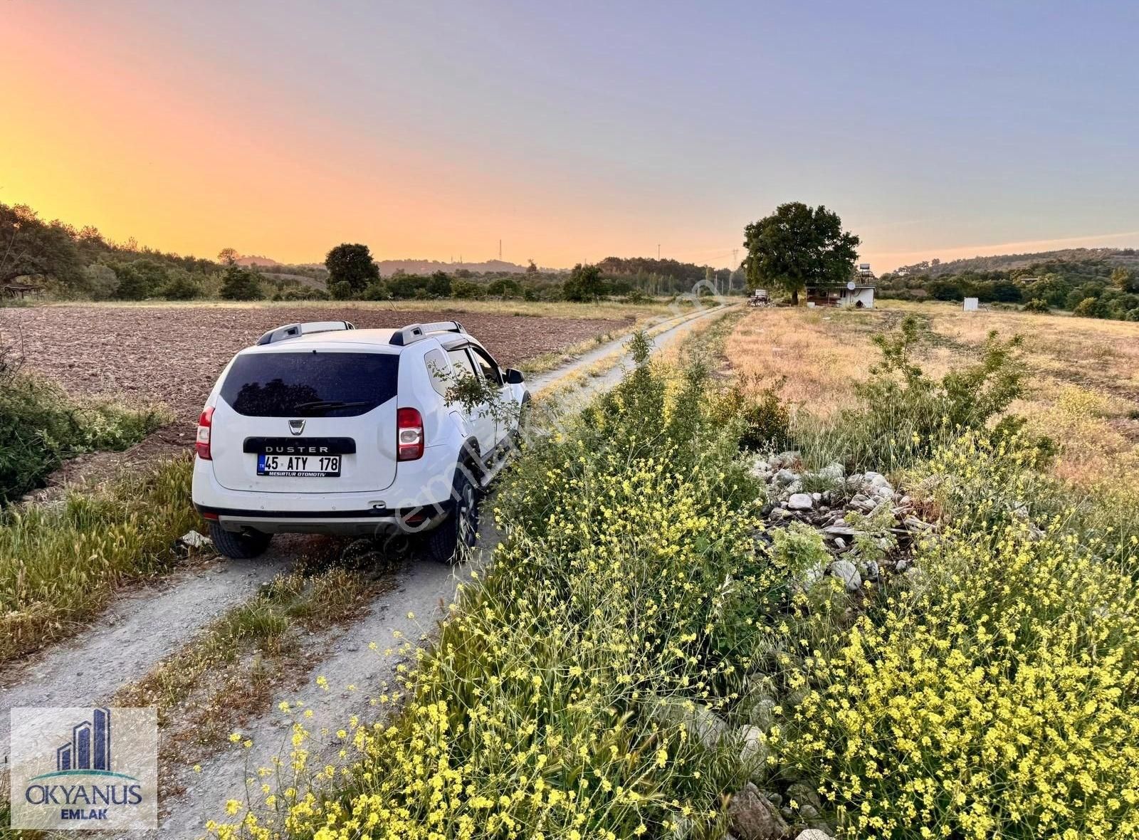 Muslih De 1.020 M2 Tarla , Resmi Yolu + Elektrik + Ev