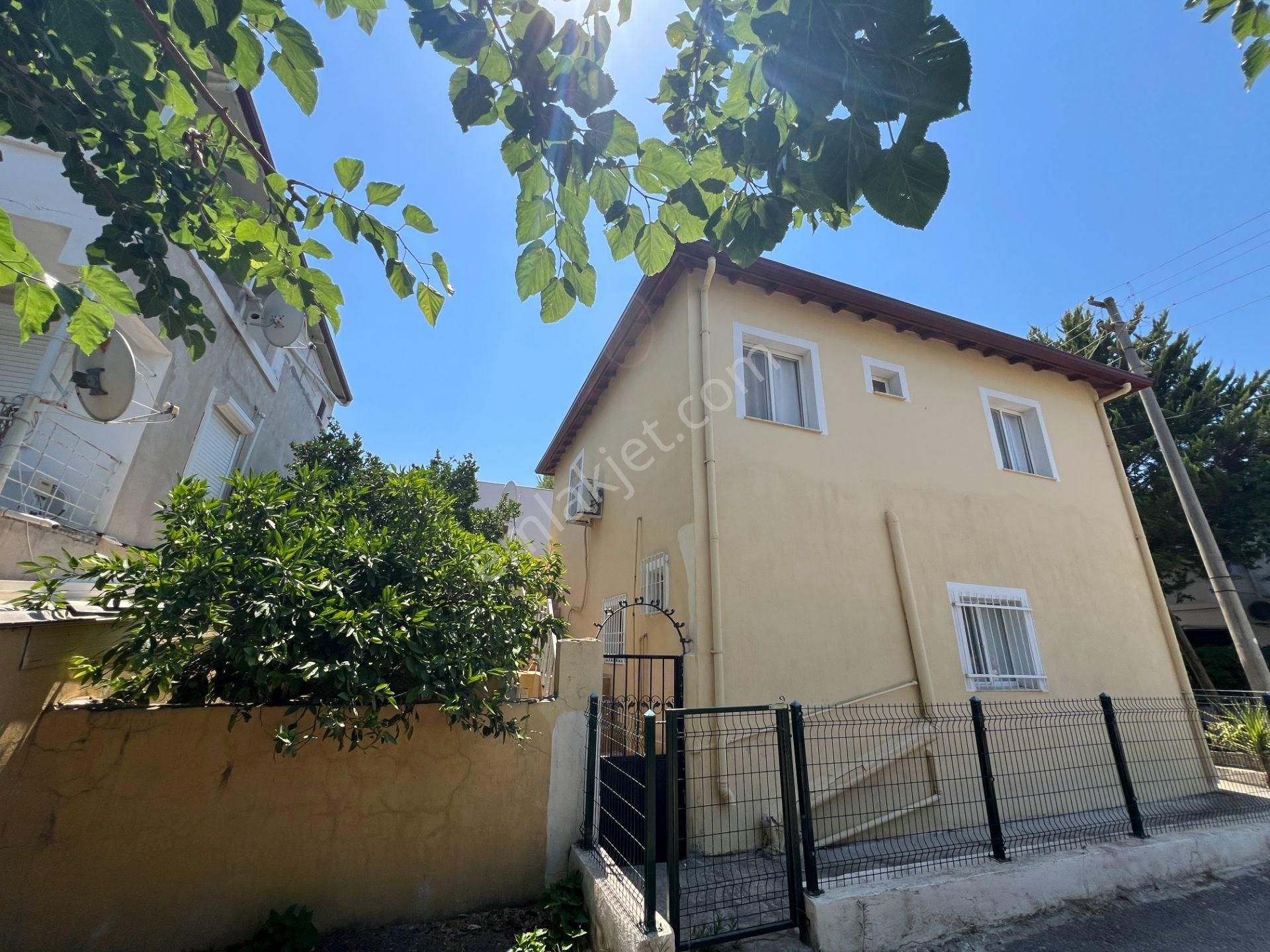 Ürkmez'de Köşe Konumda Denize 250metre 7+1 Dubleks Yazlık - Görsel 8