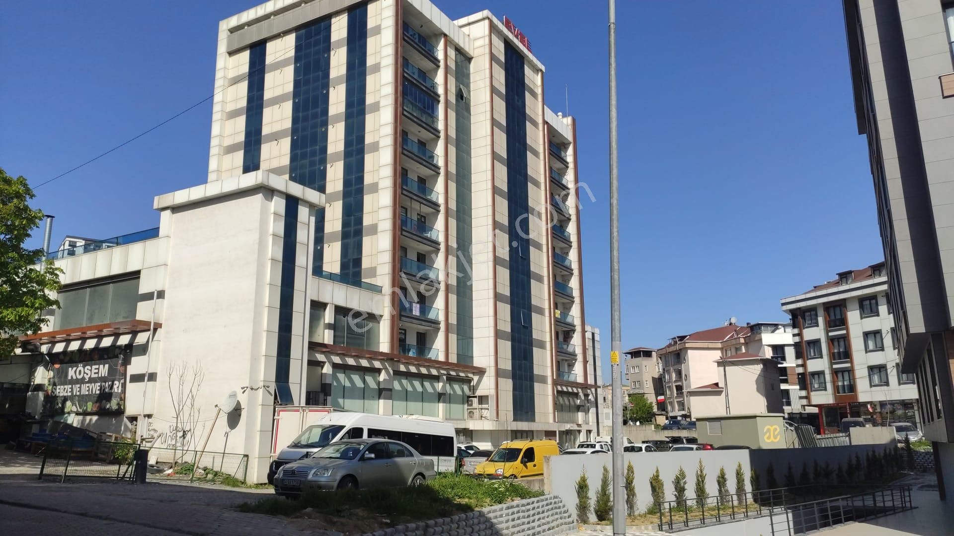 Beylikdüzü Yakuplu Hürriyet Bulvarı Cepheli Eval Cadde Plaza Düz Ayak 471 M2. Kiralık Dükkan / Depo