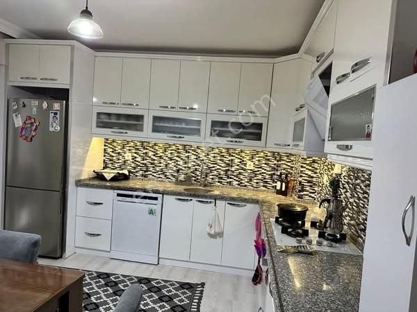 Tc Emlaktan Satılık 3+1 Bakımlı Geniş Daire Sıfır Gibi !