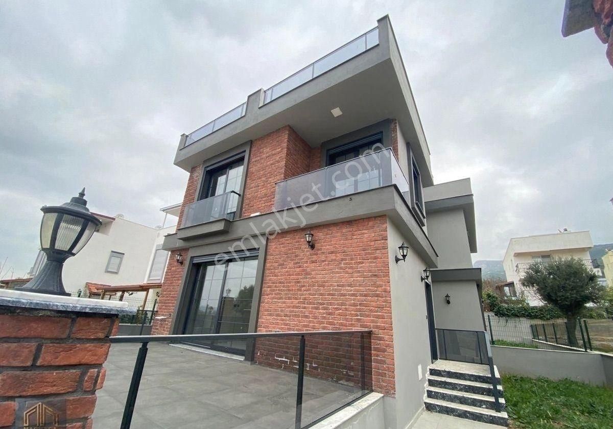 İzmir Seferihisar Ürkmez’de Satılık 3 + 1 Deniz Manzaralı Müstakil
