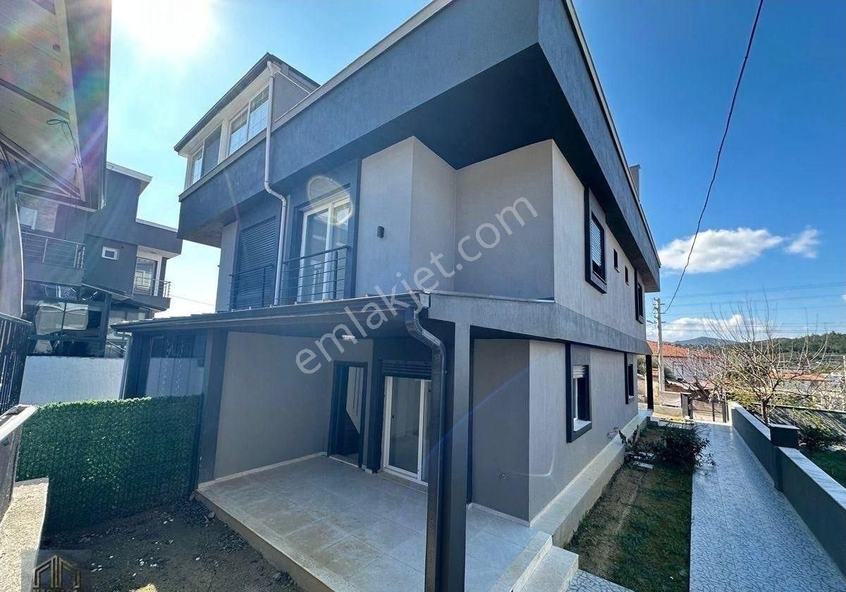 İzmir Seferihisar Doğanbey Payamlı Da Satılık Bahçeli Yazlık 3+1villa