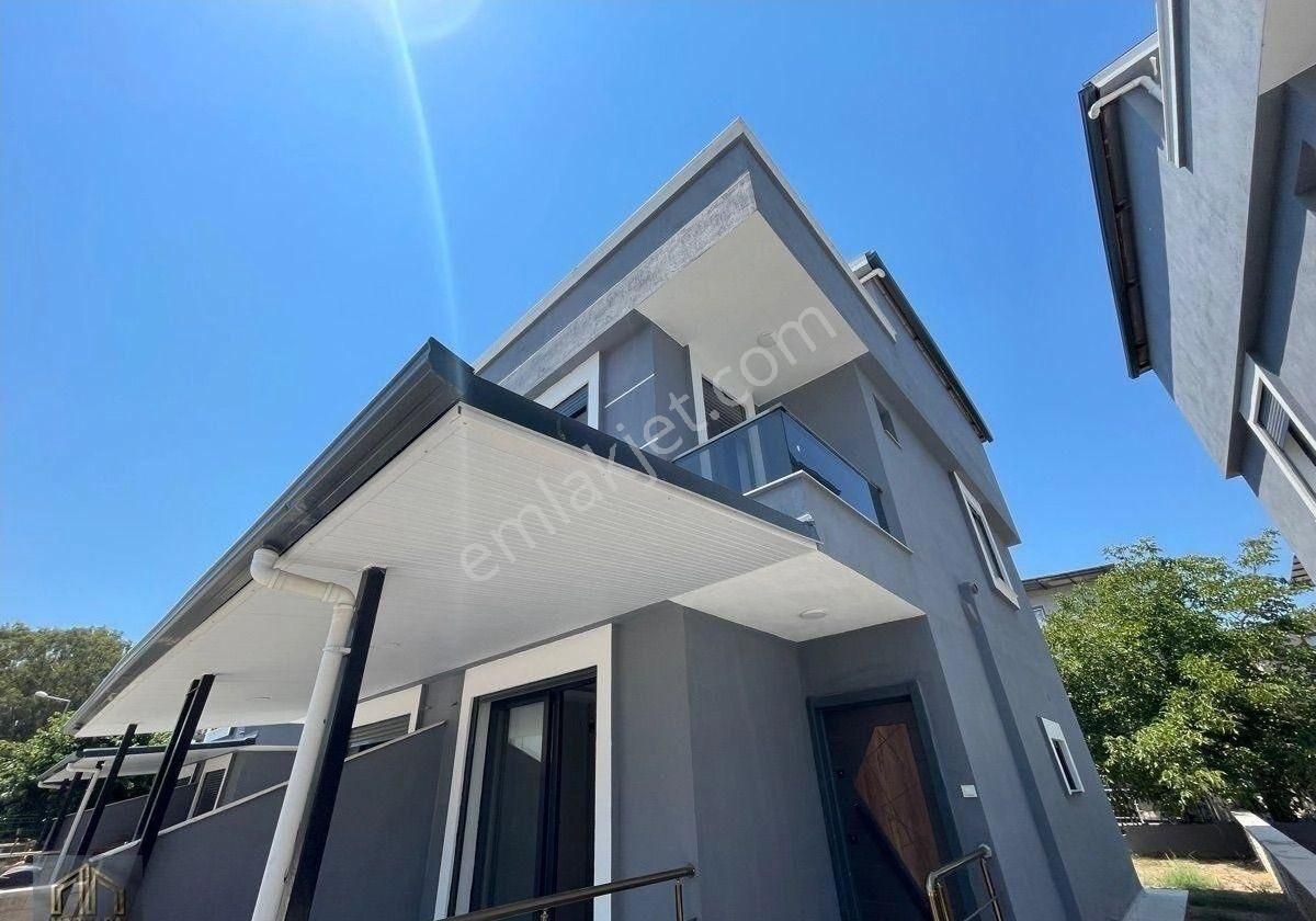 İzmir Seferihisar Ürkmez’de Satılık 3+1 Deniz Tarafı Yazlık Villa