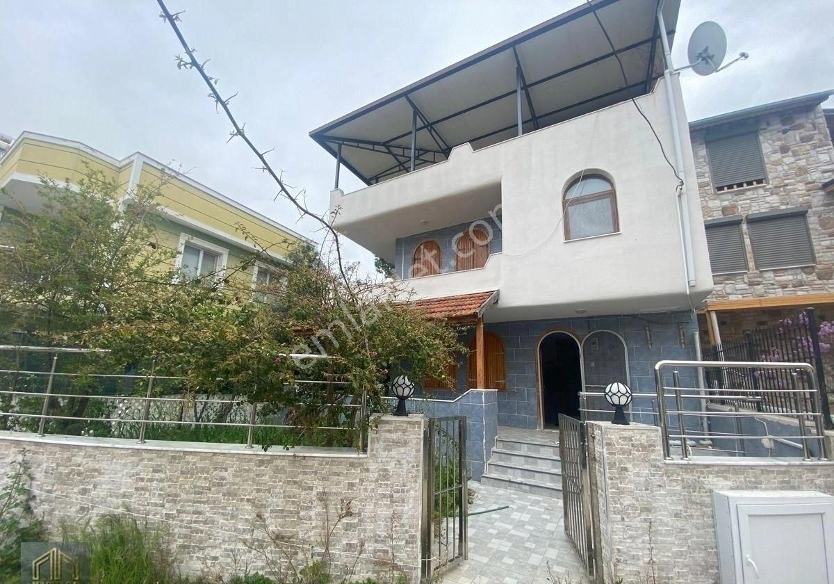 İzmir Seferihisar Doğanbey De Satılık Deniz Tarafınfa 3+1 Yazlık Villa