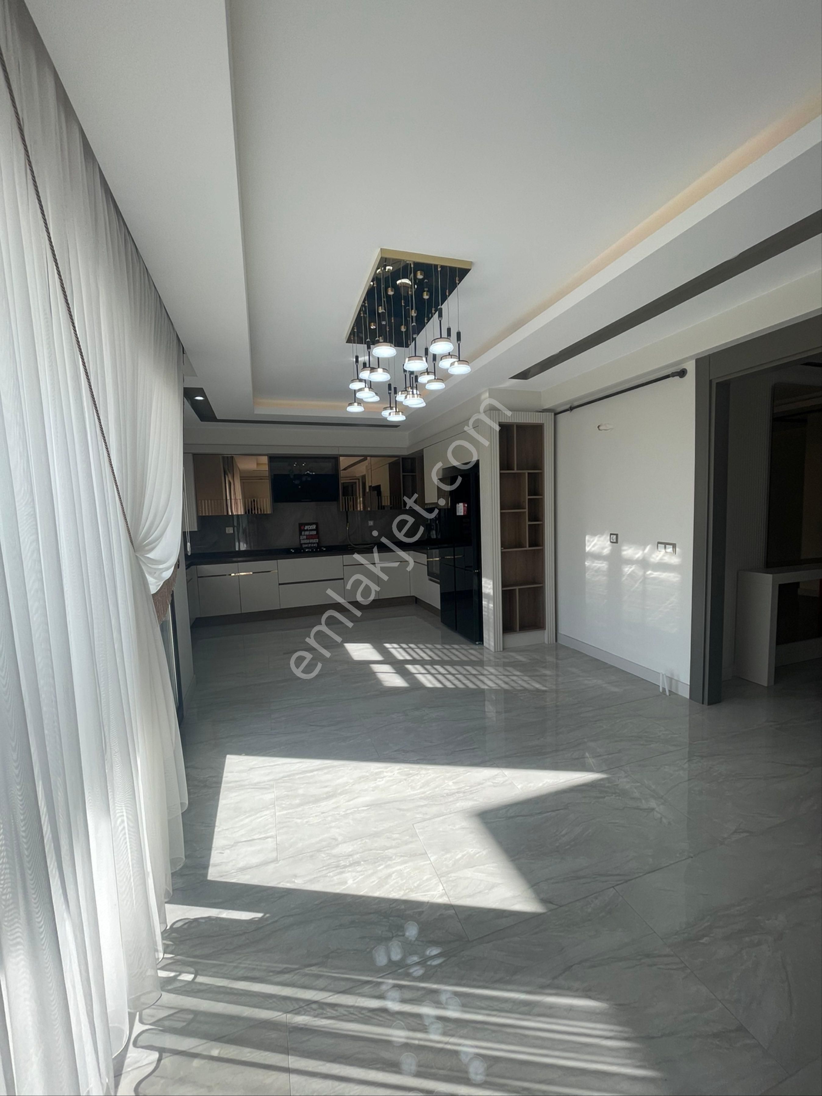 New Star’da Çok Acil Satılık 3.5+1 Daire