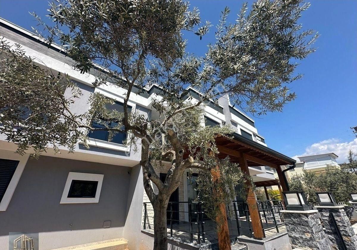 İzmir Seferihisar Doğanbey De Satılık 2+1 Yazlık Villa Denize 650 Metre Mesafede