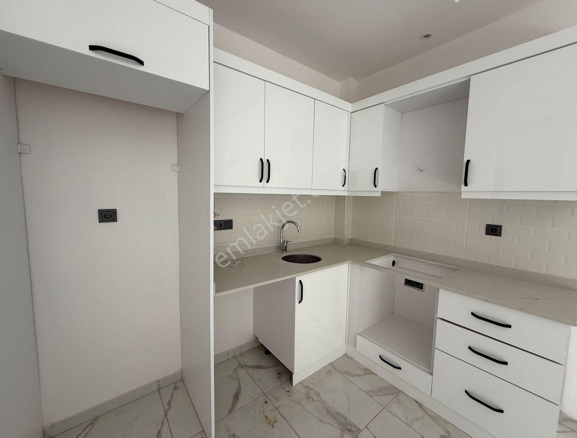 Alanya Güllerpınarı Mah.denize 300 Mt.satılık 1+1 Daire