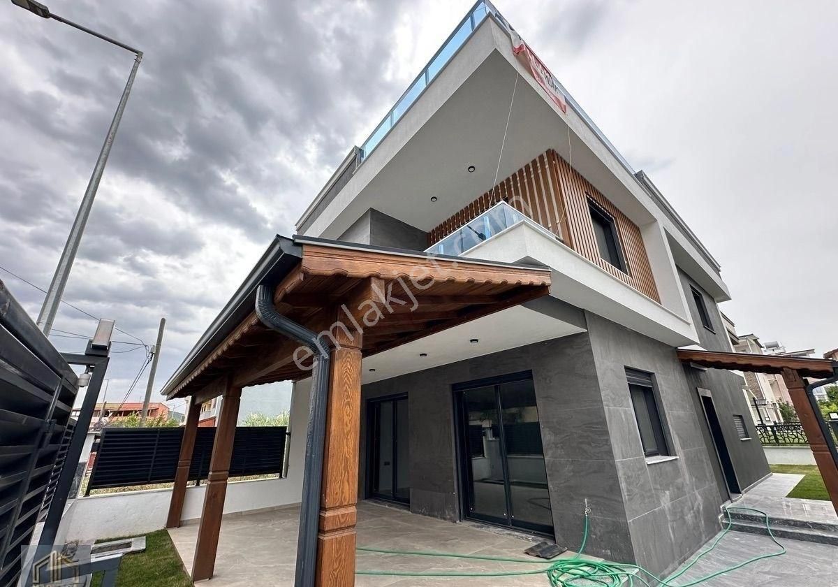 İzmir Seferihisar Doğanbey De Satılık 200m2 İçinde Yazlık 3+1 Müstakil Villa