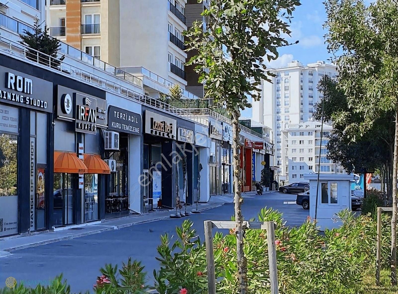 Başakşehir Vadişehir Sitesi Satılık 311+21 M2 Cadde Dükkanı