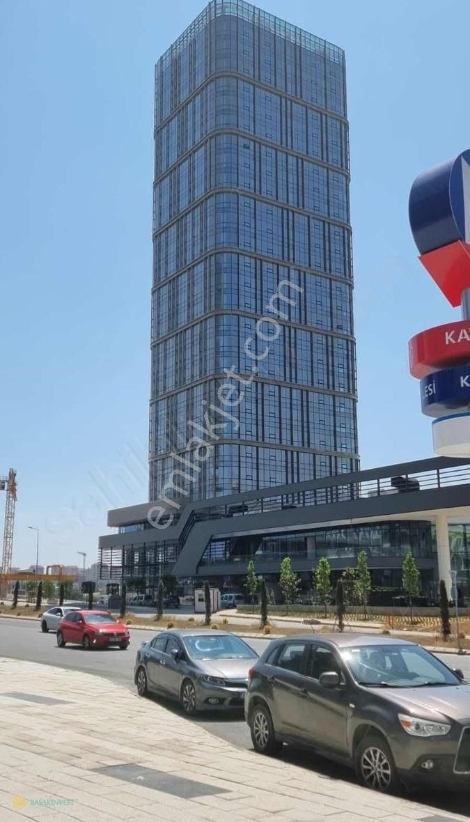 Kayaşehir Meydan Nidakule Metro Yakını Yanyana 2 Adet Köşe Ofis