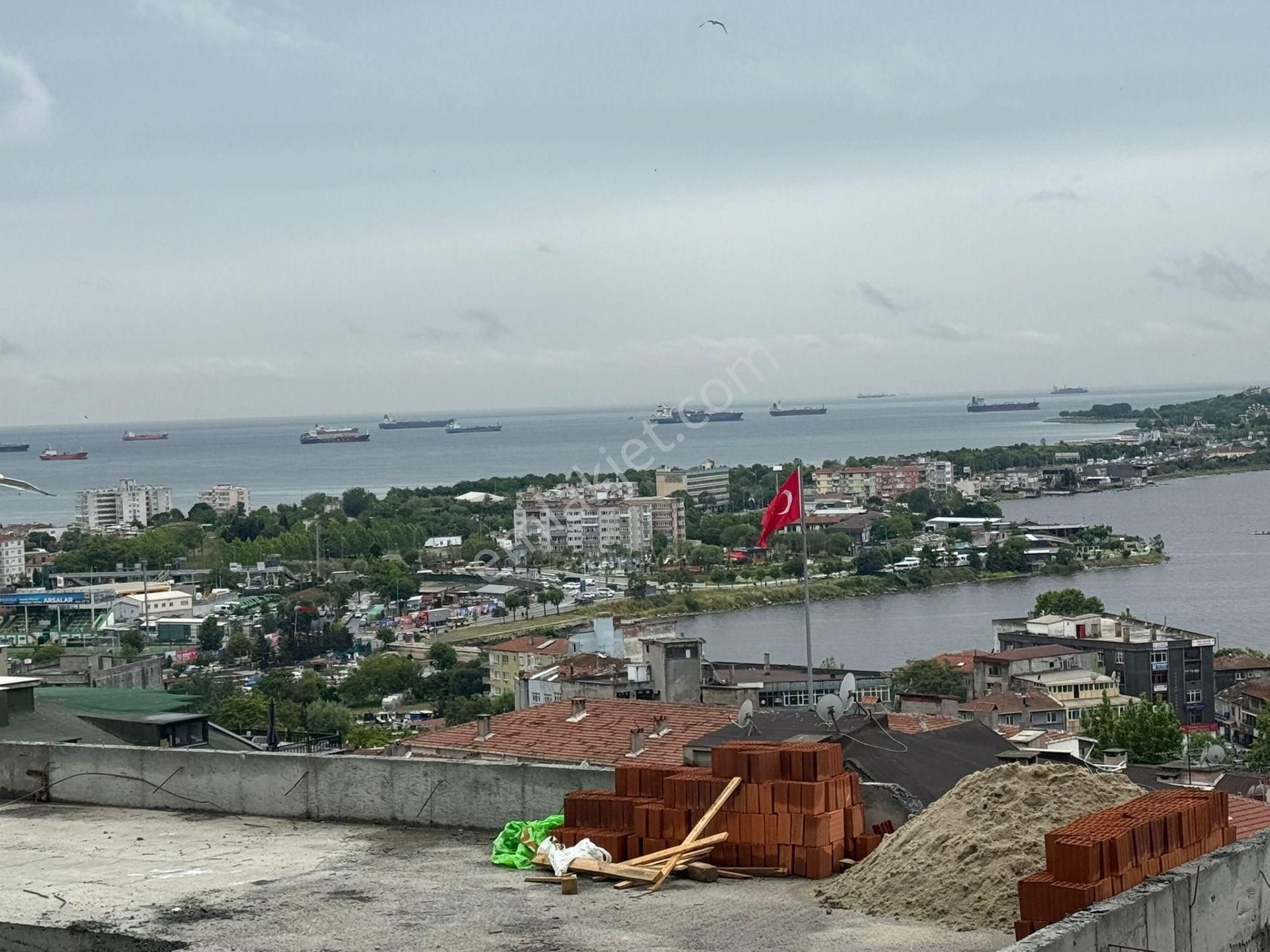 Barış'tan Aile Binasında Satılık Göl-deniz Manzaralı 3+1 Daire