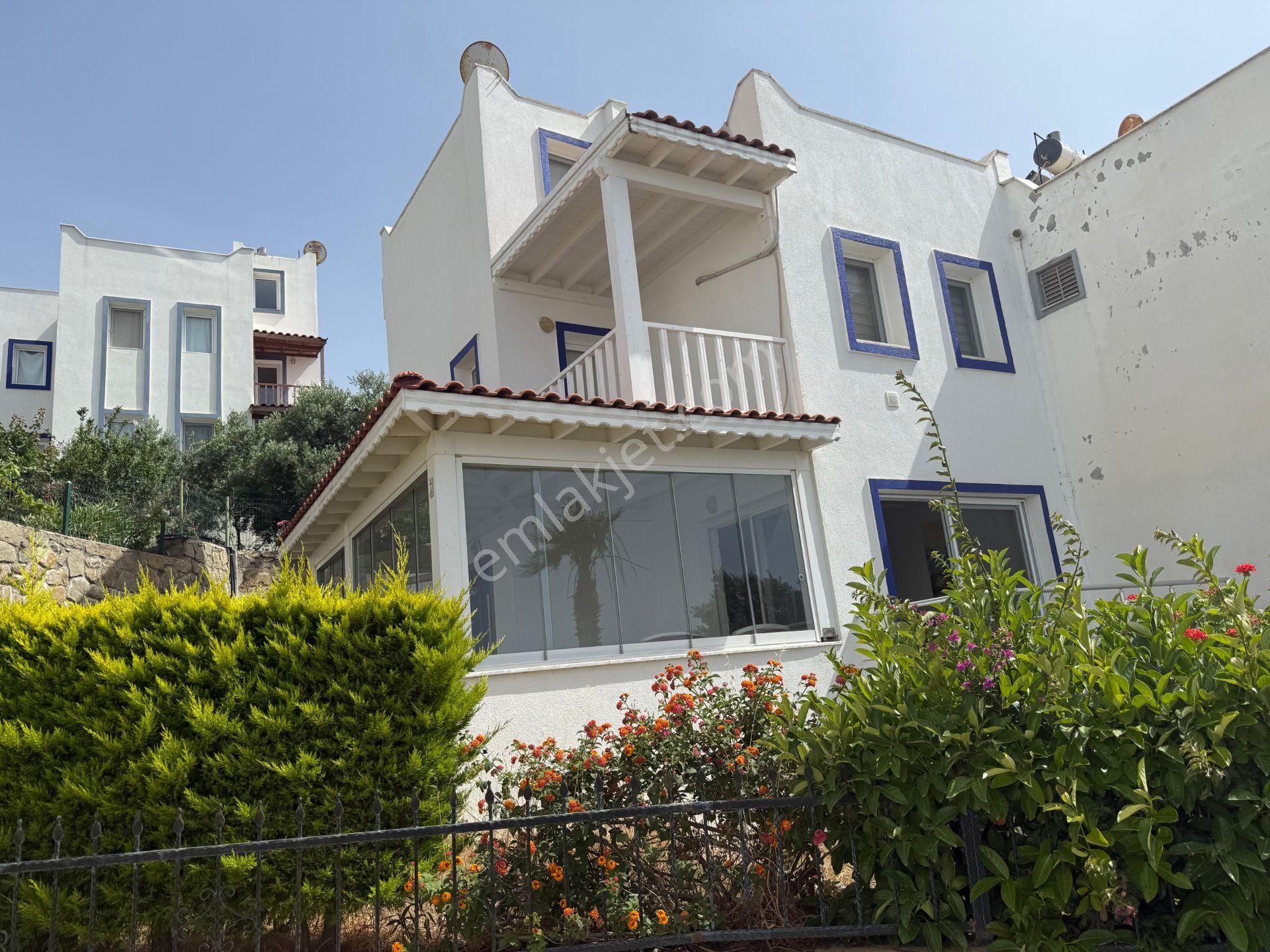 Yalıkavak Gerişte Elit Sitede Satılık Full Eşyalı Full Manzaralı 2+1 Villa