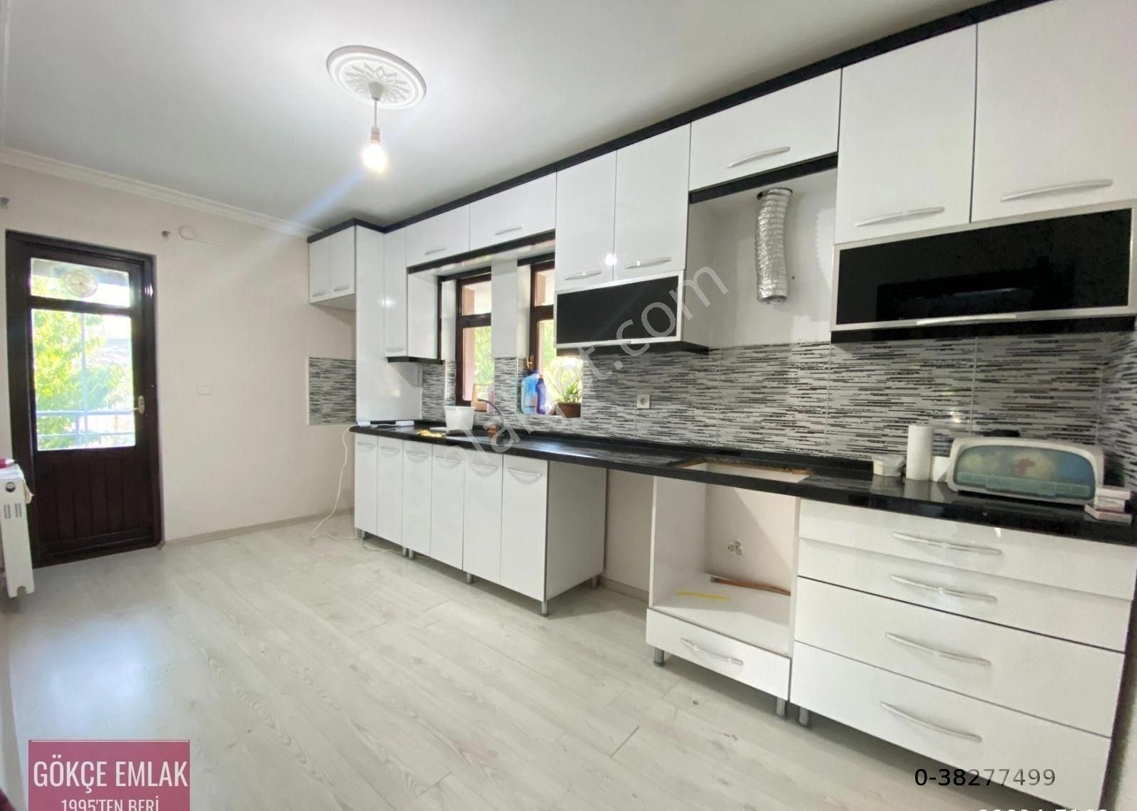 Gökçe Emlak'tan Cadde Üzeri Full Yapılı Satılık 5+2 Triplex Ev