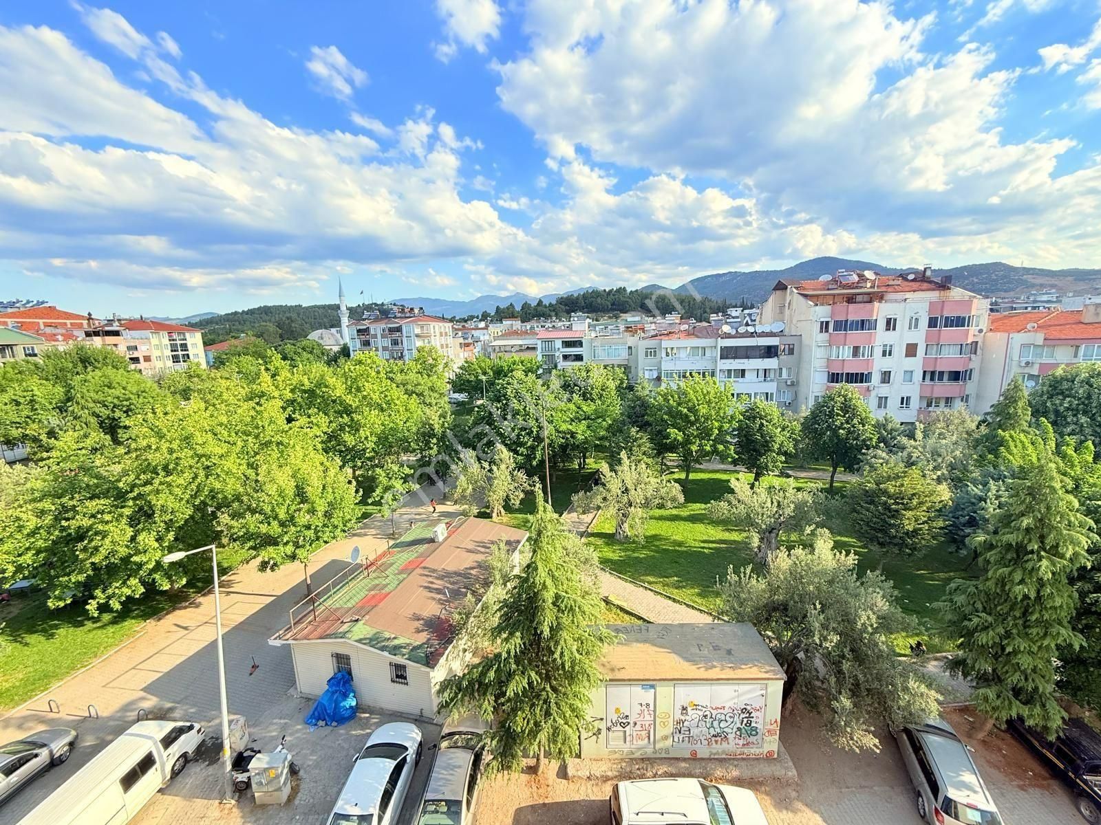 Zirve'den Edremit Cumhuriyet Parkı Mevkiinde Satılık Ön Cephe Kombili Asansörlü 3+1 Daire