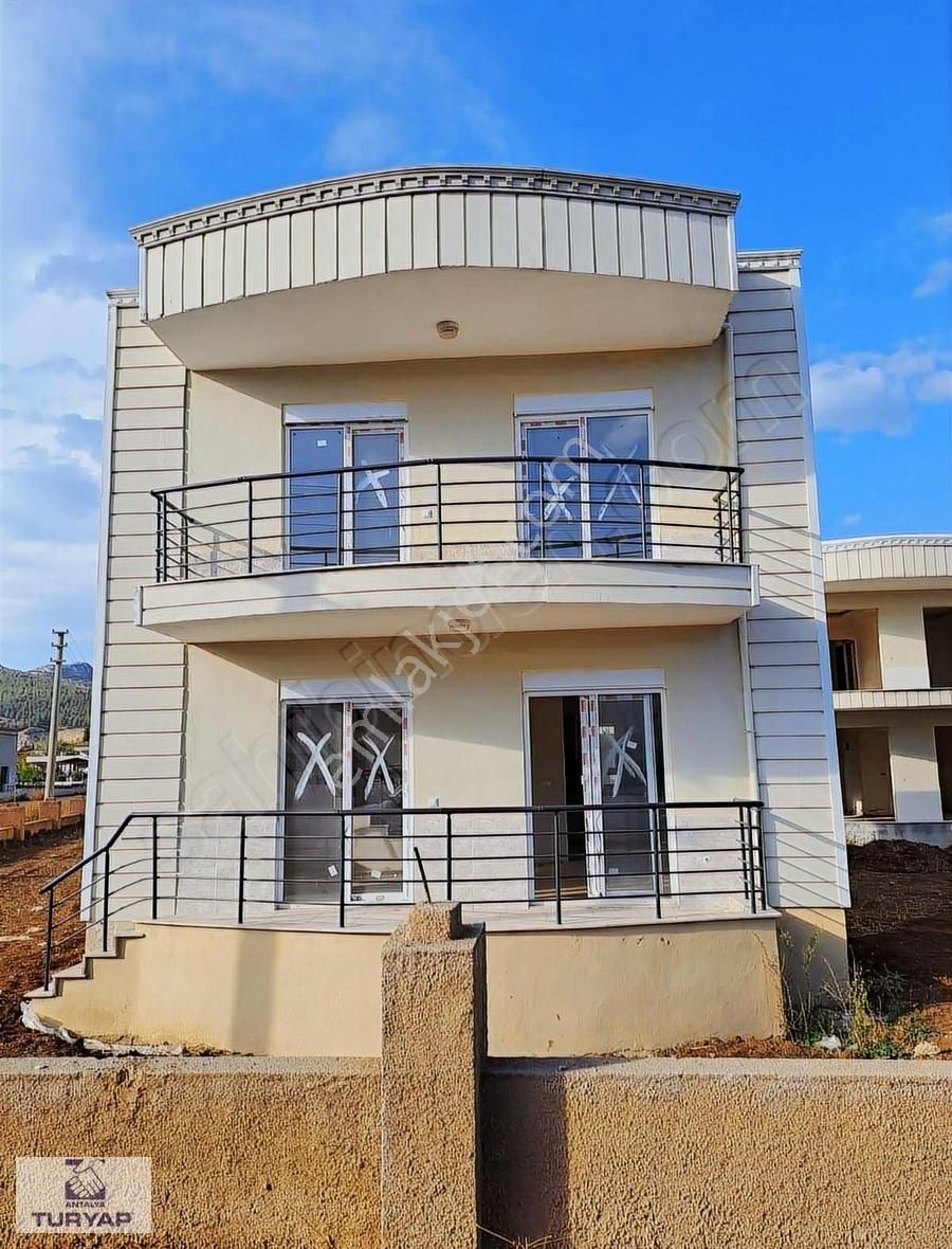Antalya Bademağacın Da Satılık Site İçerisin De 2+1 Sıfır Villa