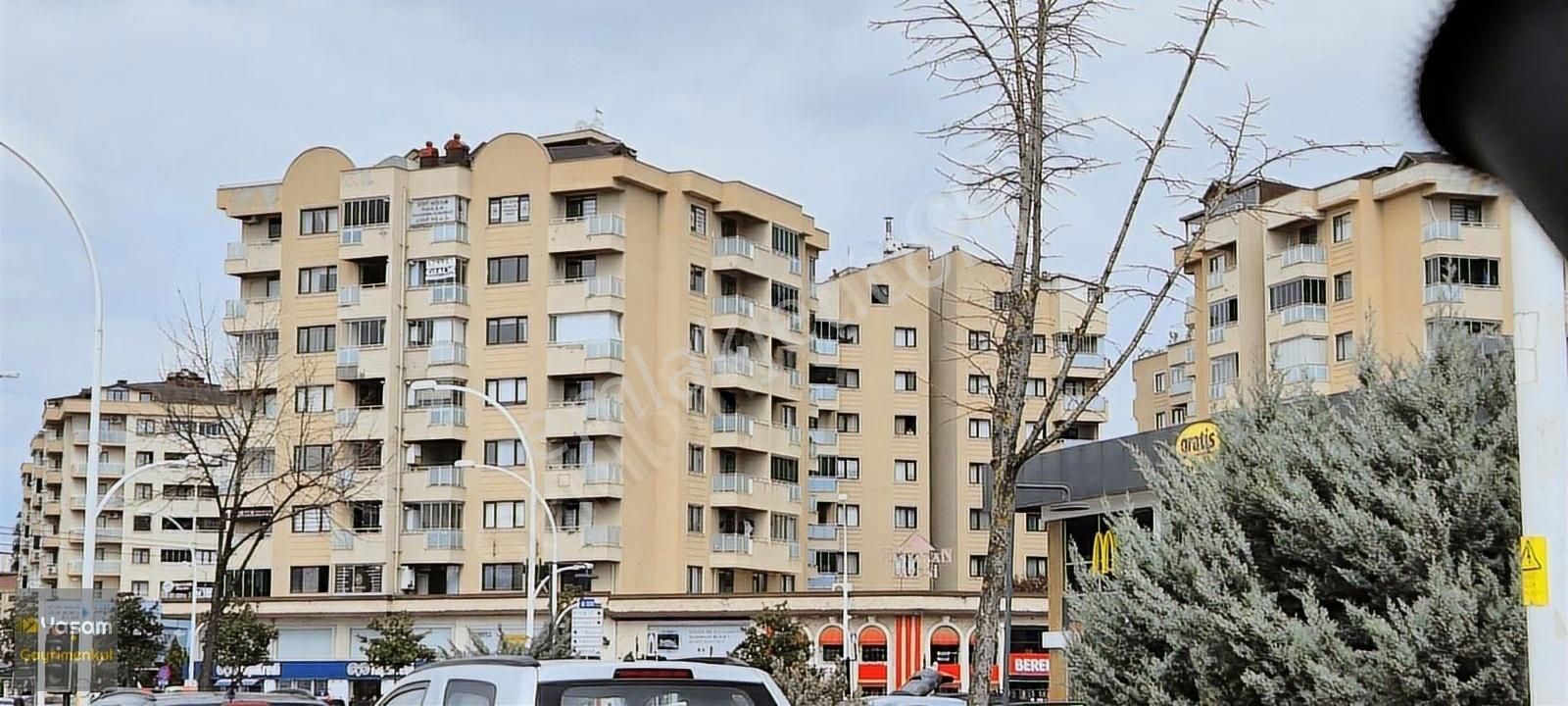 Özlüce Bulvarda Ara Kat Geniş Ferah Cam Balkonlu Depozito Yok
