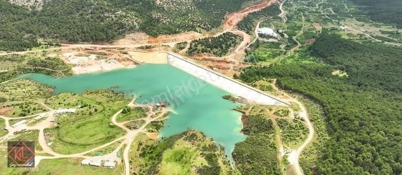 Y.bademli Yenicami'de Baraj Manzaralı Satılık 8605 M2 Tarla