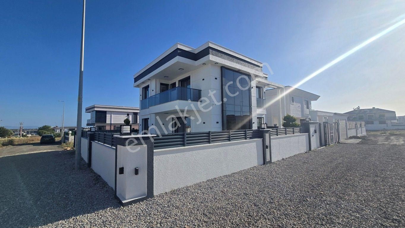 Didim Efeler Mahallesi’nde Köşe Parselde, Akıllı Sistemli Sıfır Villa!