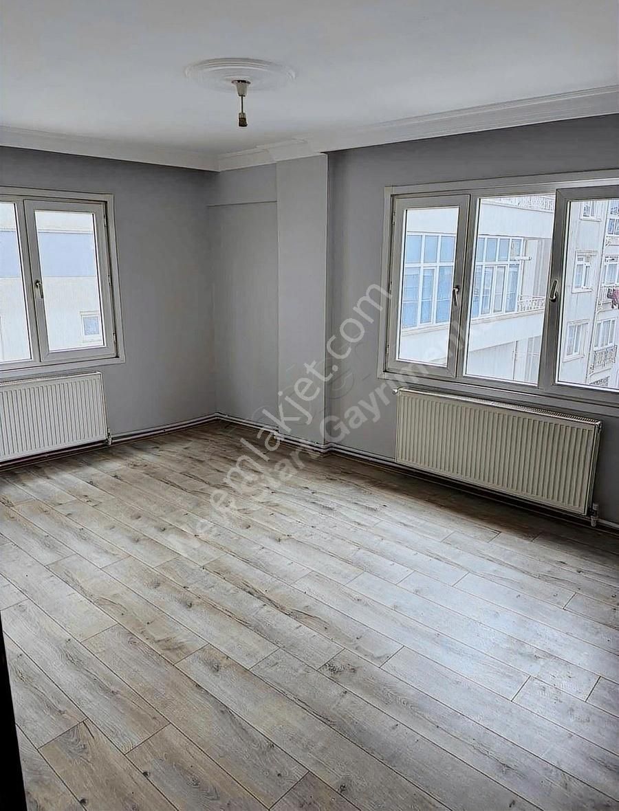 Çarşı Metro Cepheli Kiralık 2+1 Daire