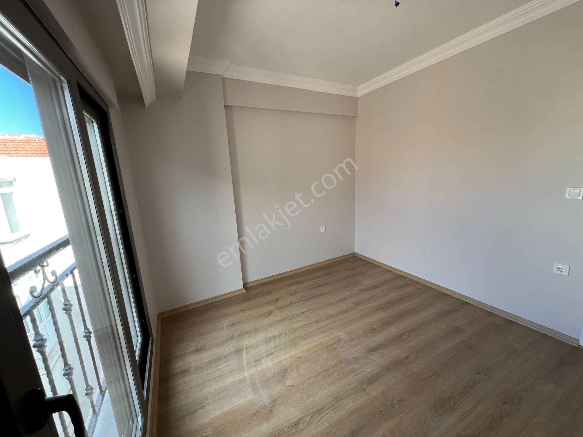 Bostanlı Yıllar Sokakta 3 Cephe 2+1 Sıfır Daire