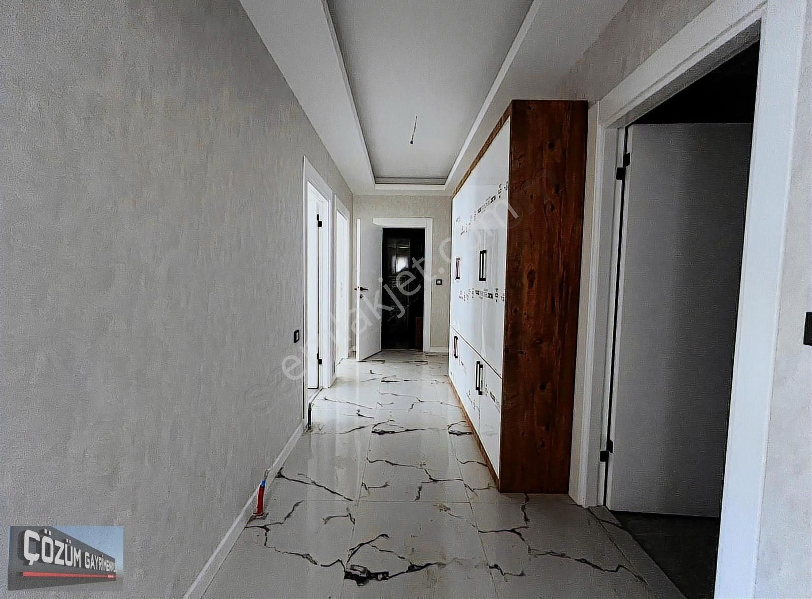 Çözüm Fırsatları Devam Ediyor Sıfır 2+1 Full Yapılı Daireler.
