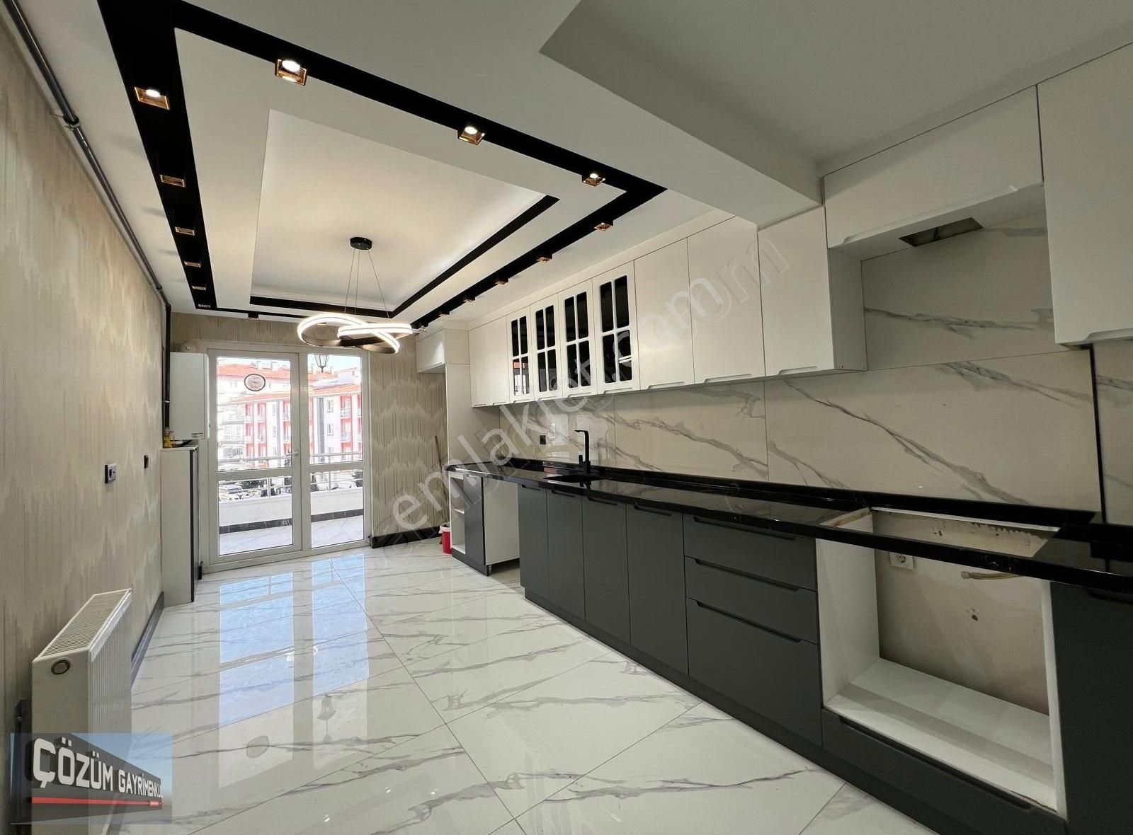 Keçiören Hisarda Köşebaşı 3+1 Full Yapılı Kombili İskanlı Daire.