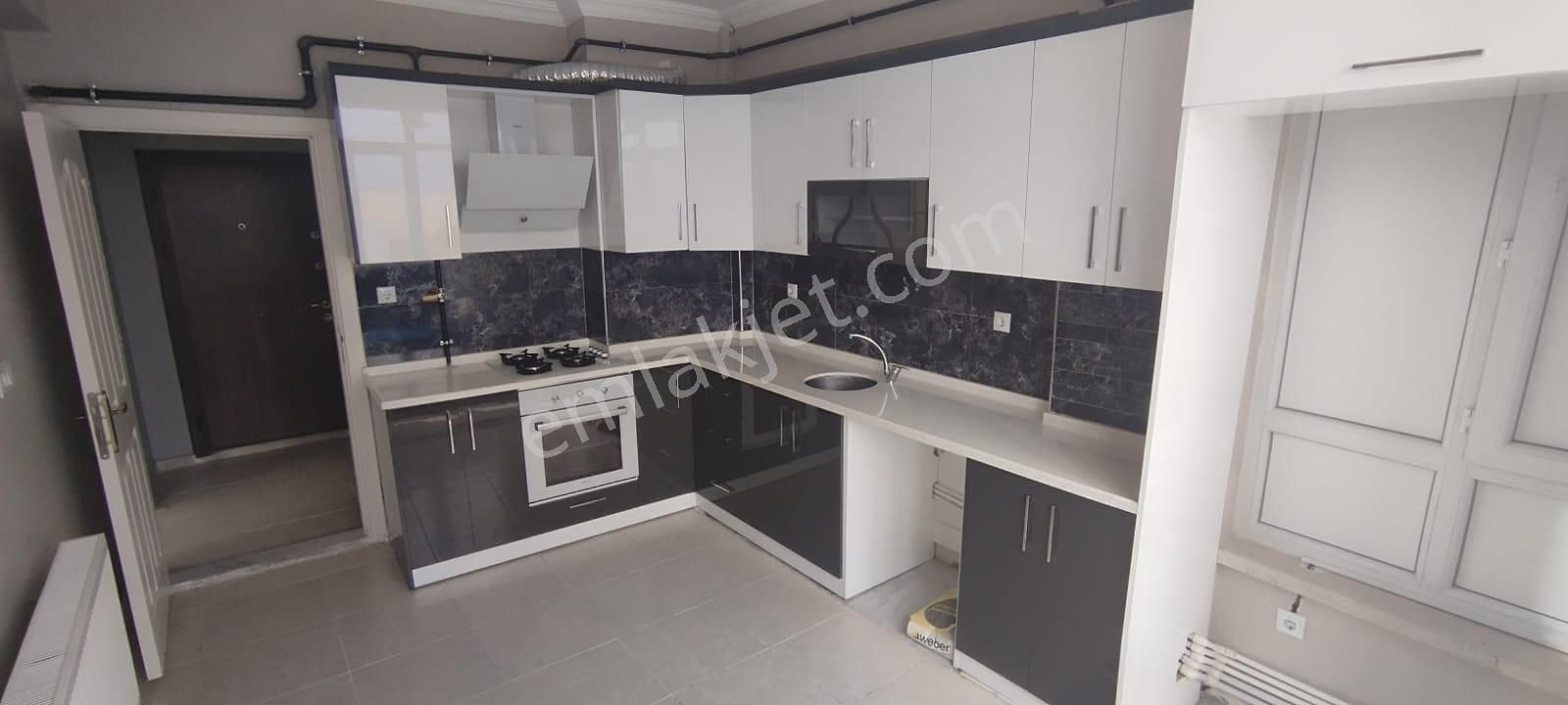 Ayn Gayrimenkul Den Selahattin Eyyübü Geniş Bakımlı 3+1 Arakat Satılık Daire