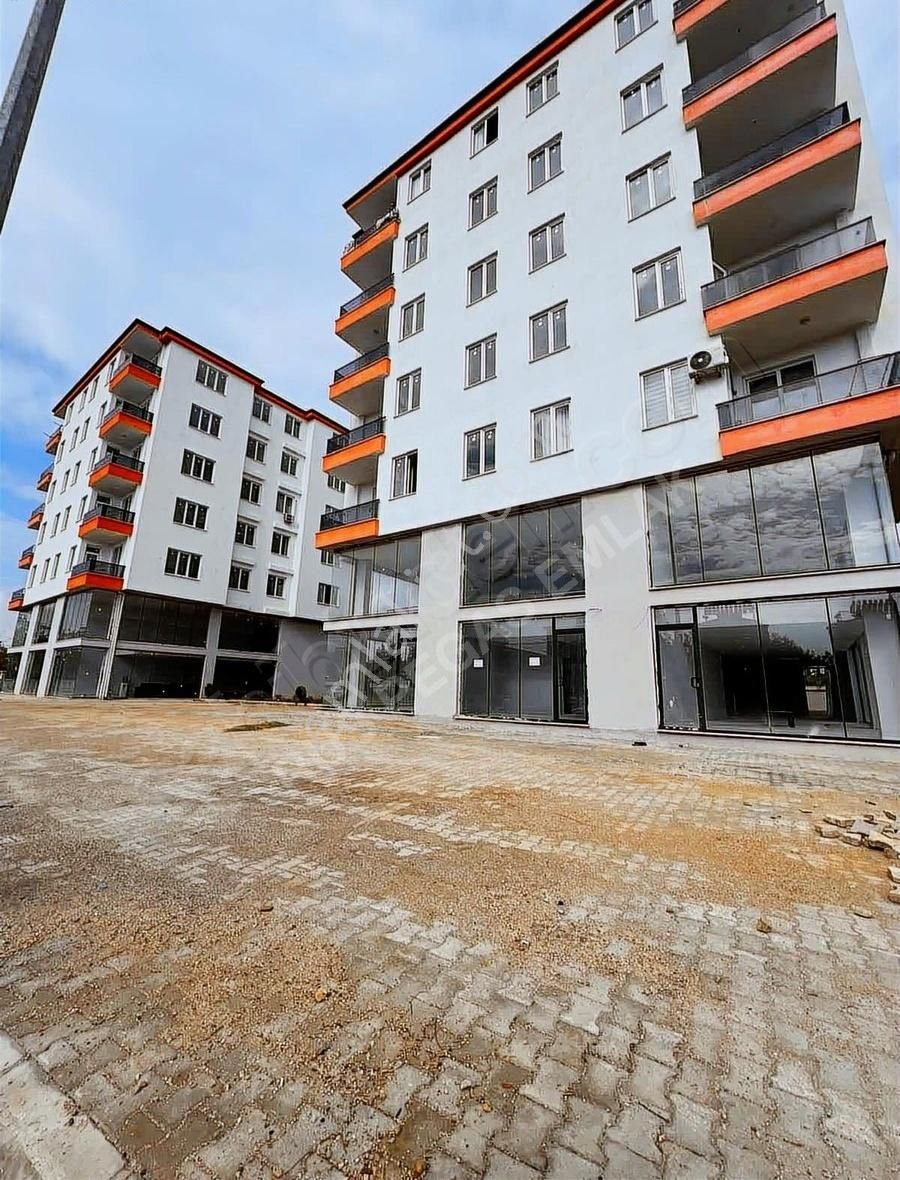 Antalya Kepez Cadde Üzerinde 3 Katlı Satılık Dükkan