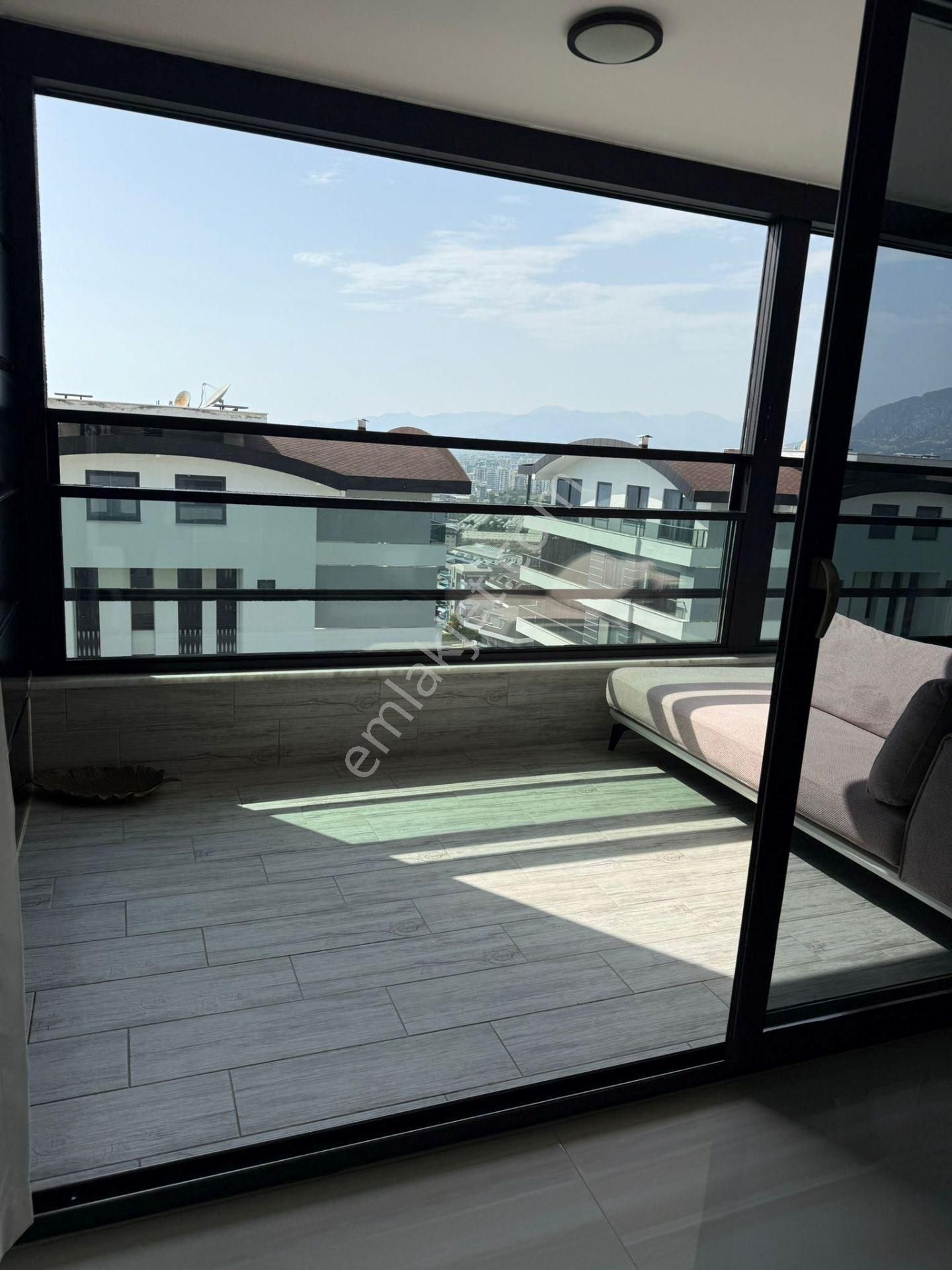 Satılık – Lüks Sitede Deniz Manzaralı Modern 1+1 Mobilyalı Daire – Toprak Panorama
