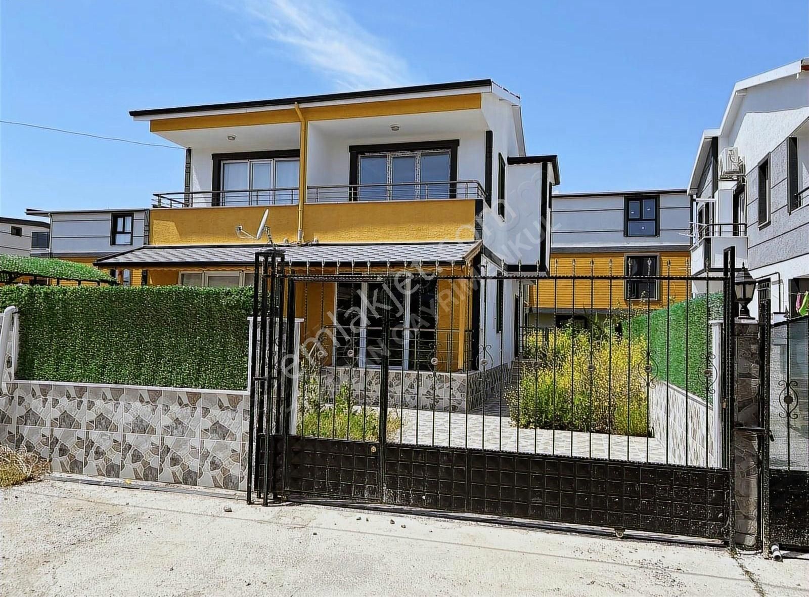 Ziyacan Gayrimenkulden Yeniçiftlik Mahallesi Satılık Sıfır Villa
